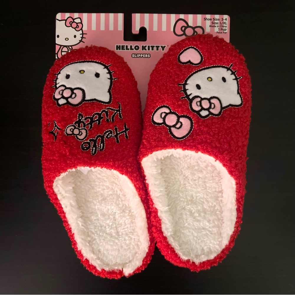Hello Kitty Slippers - Picture 2 of 7